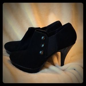 UNLISTED by Kenneth Cole Booties